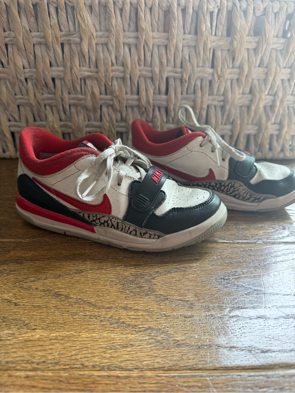Nike Kids White, Black & Red Low-Top Sneakers